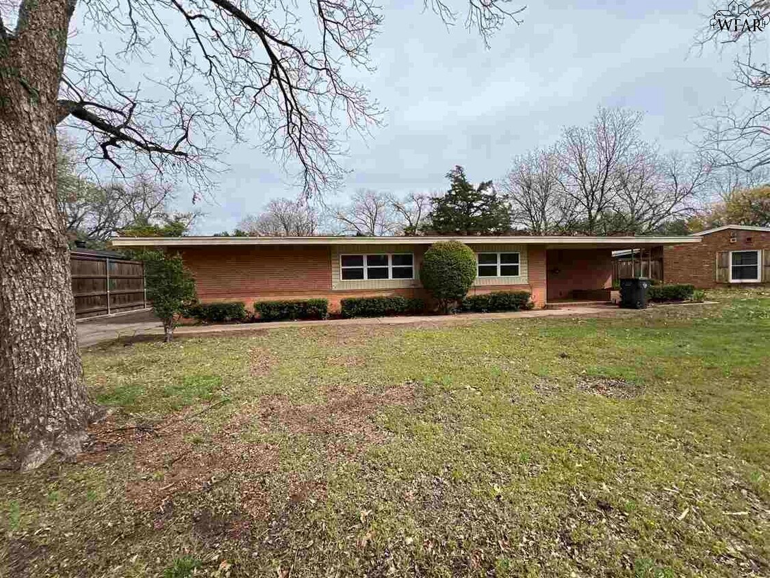 Foto principal - 2406 Hampstead Ln