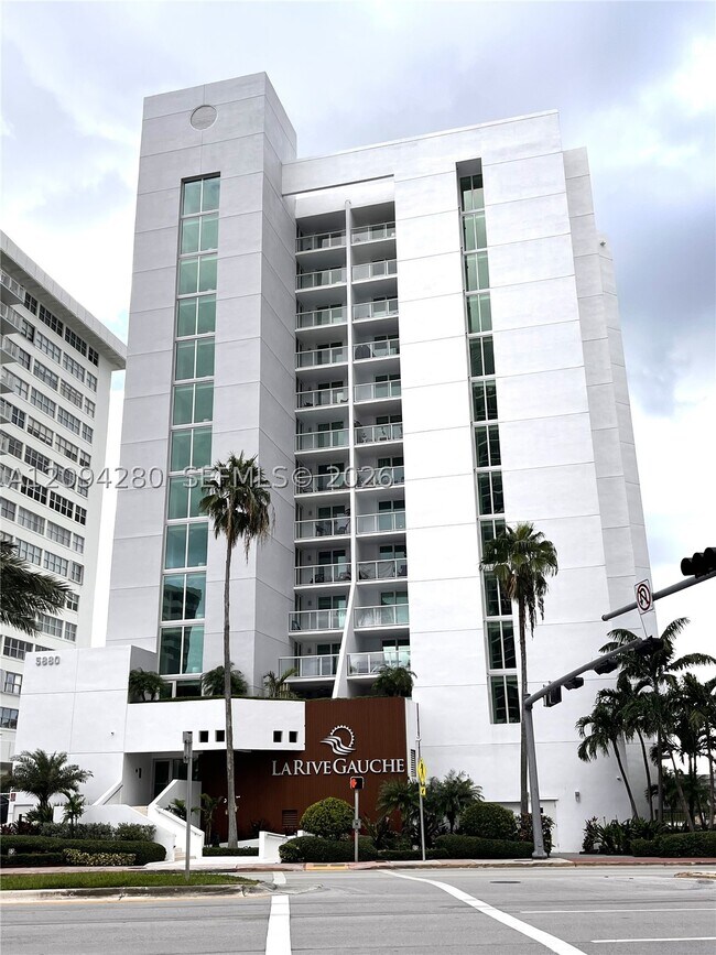 Foto del edificio - 5880 Collins Ave