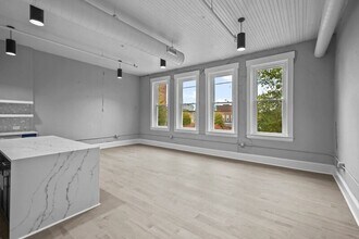 Building Photo - 157 Howard St