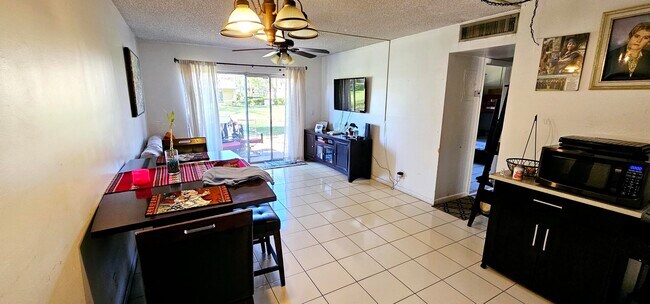 Foto del edificio - 3234 Coral Ridge Dr