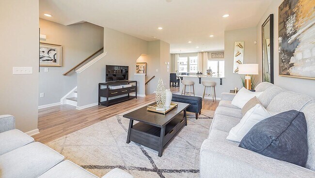 Living Room - 606 International Road W
