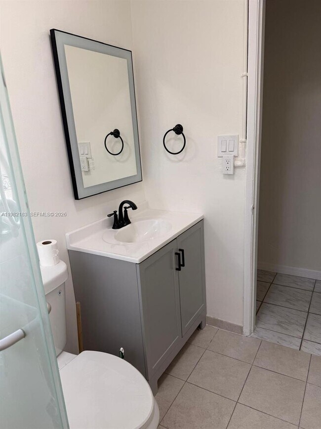 Foto del edificio - 310 NE 58th St