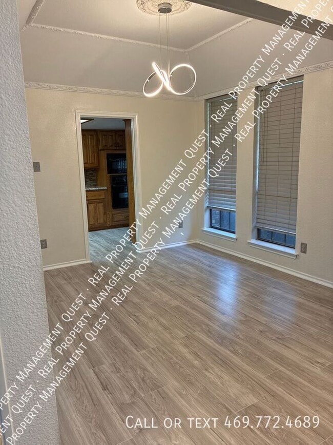 Building Photo - 410 Peacock Cir