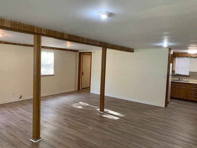 Building Photo - 401 Murdock Ave