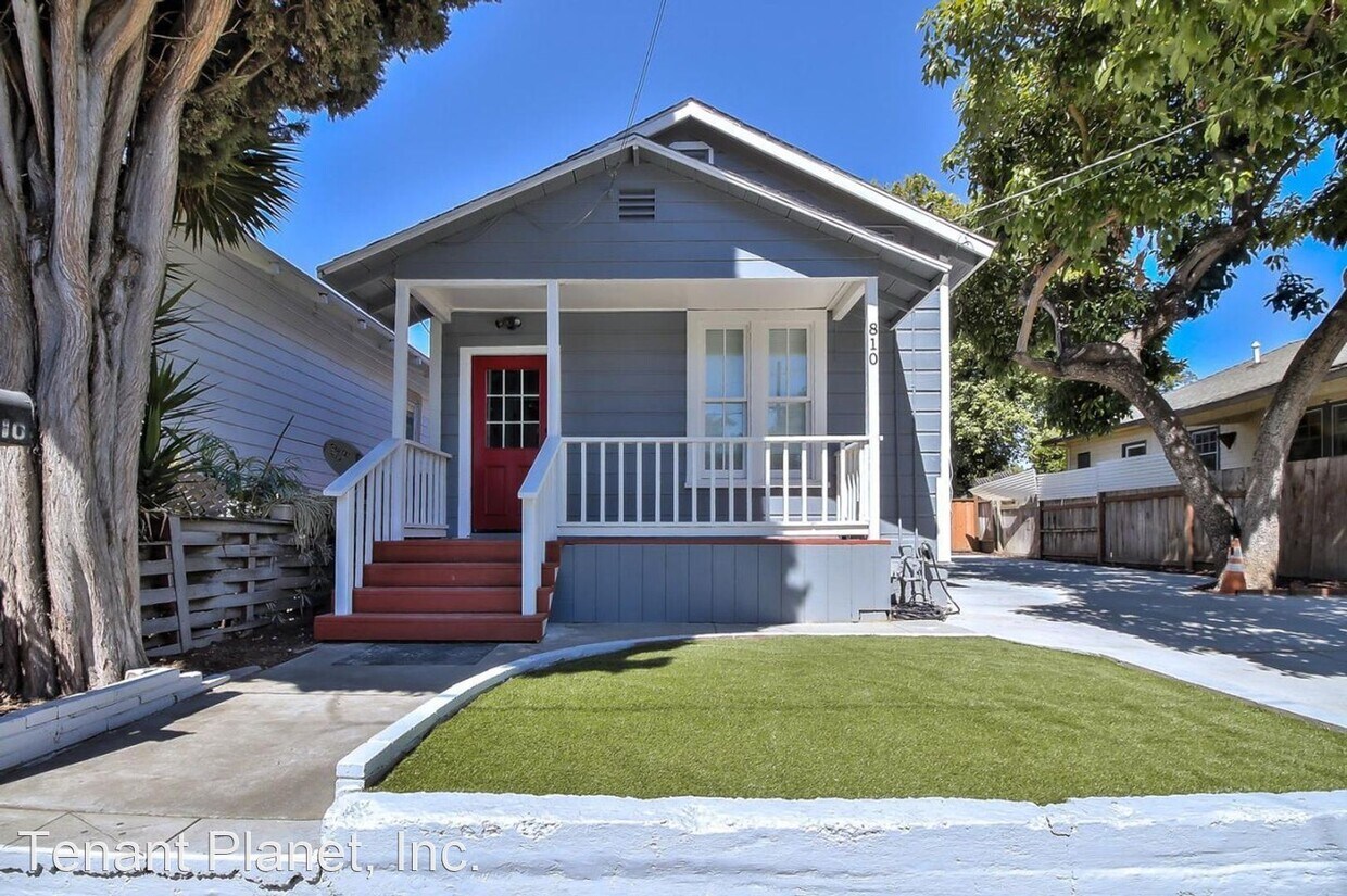 Foto principal - 3 br, 2 bath House - 810 Locust Street
