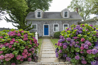 Building Photo - 1429 Peconic Bay Blvd