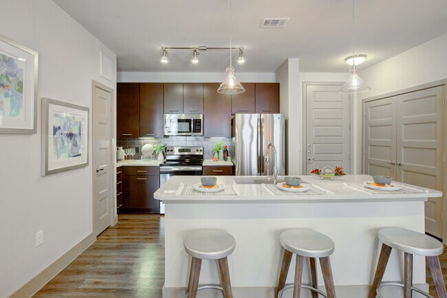 Foto del edificio - 2910 E 17th St