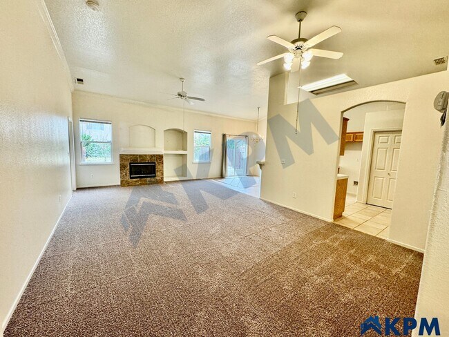 Building Photo - 3 Bedroom 2 Bath Single Story House for Rent