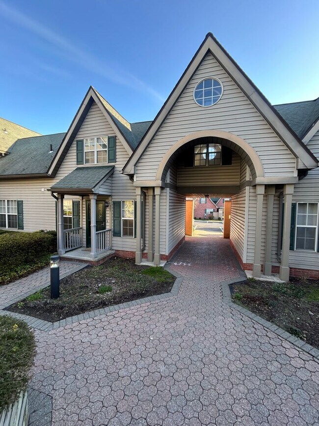 Foto del edificio - Delightful Town House Three-bedroom, Two-bathroom with a Large Bonus Room in East Stroudsburg