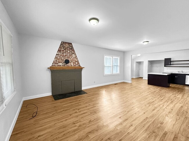 Building Photo - 3 bedroom/2 bath home!