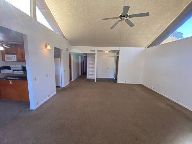 Building Photo - 2 Bed 2 Bath House Near American River Col...
