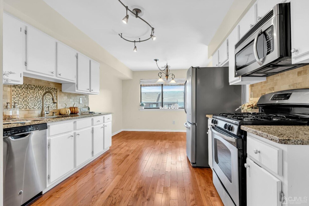 408 Edison Glen Terrace, Edison, NJ 08837 Condo for Rent in Edison