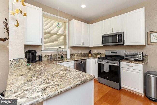 Foto del edificio - 8806 Howard Forest Ln