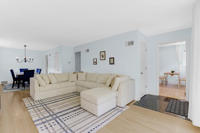 Foto del edificio - 6310 W Estes Ave