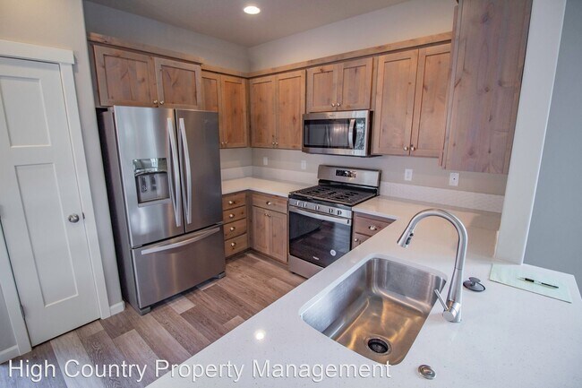 Building Photo - 3 br, 2 bath House - 2911 NW Hemlock Lane