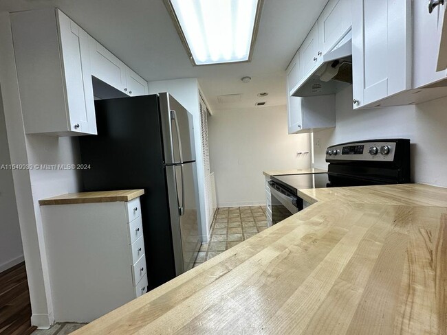 Building Photo - 2803 N Course Dr