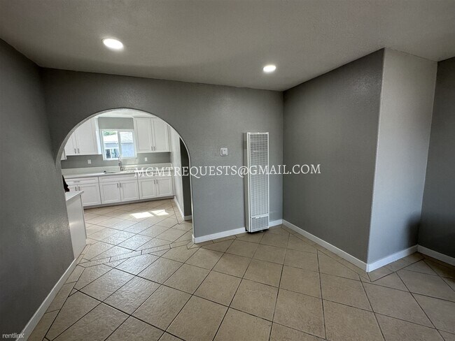 Foto del edificio - 2 br, 1 bath House - 11617 Kornblum Avenue...