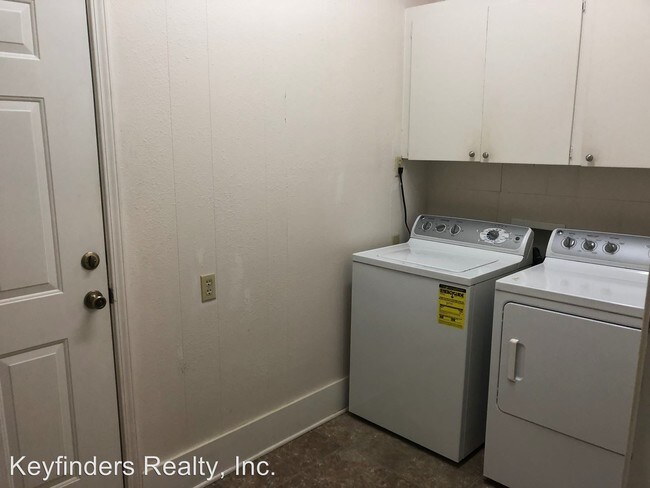 Building Photo - 3 br, 1 bath House - 159 6th Street