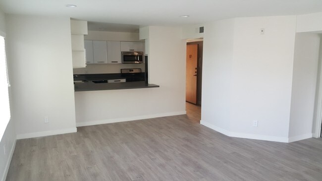 Building Photo - 810 Crenshaw  Blvd