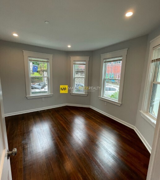 Foto del edificio - 31 Raymond Ave