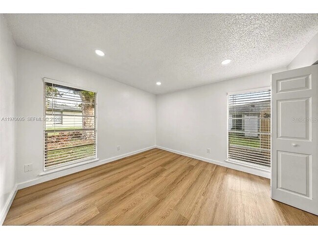 Building Photo - 5305 SE 28th Ln