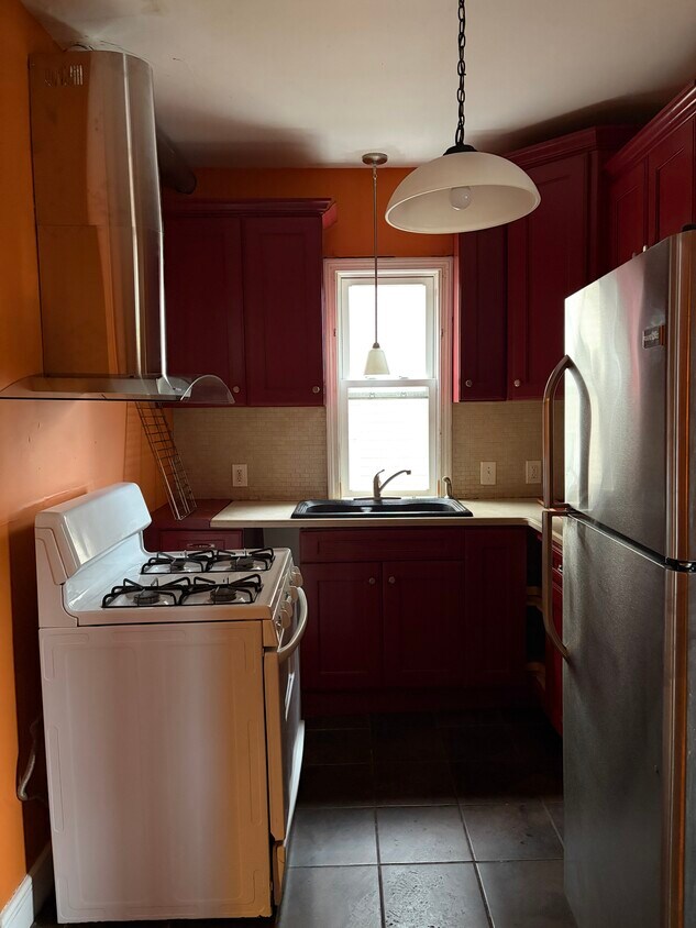 Primary Photo - 129 Willow St