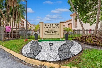 Building Photo - 8889 Fontainebleau Blvd