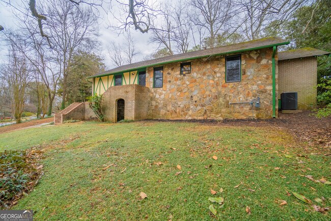 Building Photo - 1865 Oak Grove Rd NE