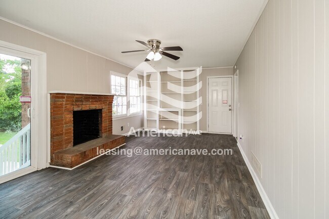 Foto del edificio - 2300 Oakcrest Rd