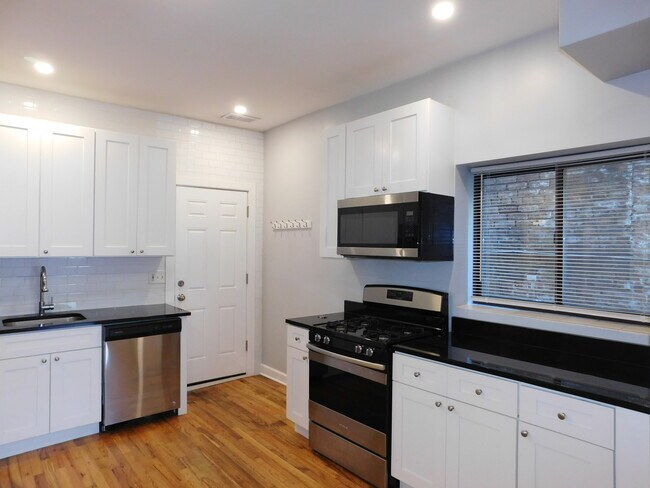 Foto del edificio - 1851 W Chicago Ave