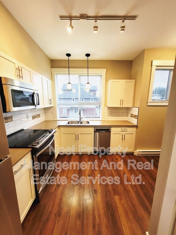 Building Photo - 110-110 Baxter Ave