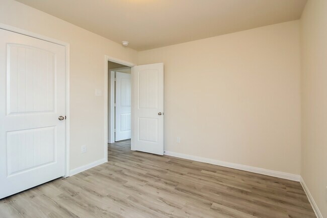 Foto del edificio - 4246 Silver Ranch Rd