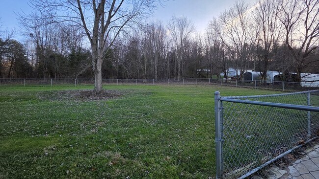 Foto del edificio - Delightful Home Now For Lease