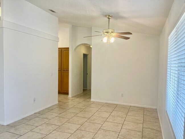 Foto del edificio - 4 bedroom and ll appliances included!