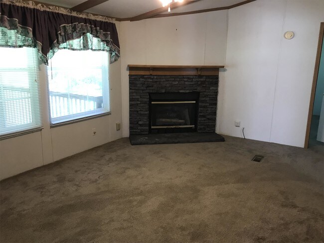 Building Photo - 2048 NC-212