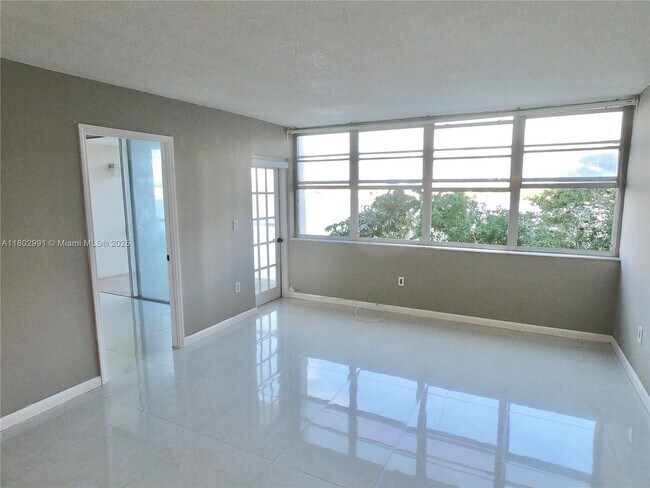 Foto del edificio - 1301 NE Miami Gardens Dr