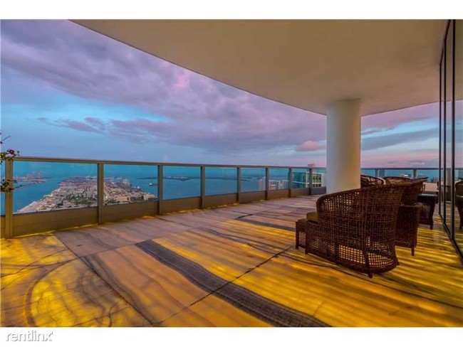 Building Photo - 900 Biscayne Blvd