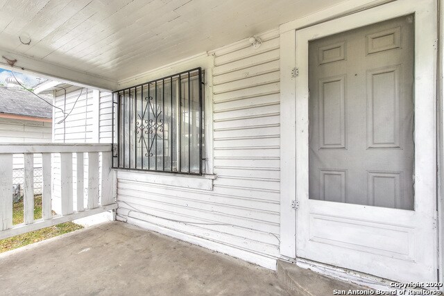 Building Photo - 206 Castroville Rd