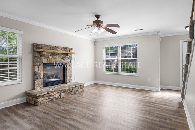 Foto del edificio - PRICE REDUCTION!!  FARRAGUT: TWO STORY 3 B...
