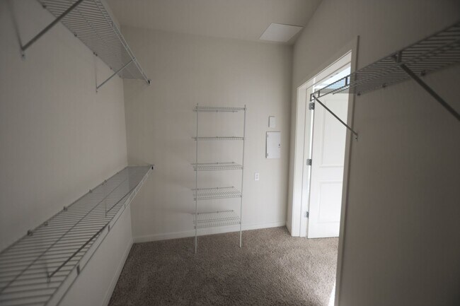 Interior Photo - One Glover