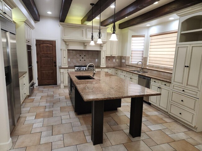 Foto del edificio - 8420 Lake Shore Dr