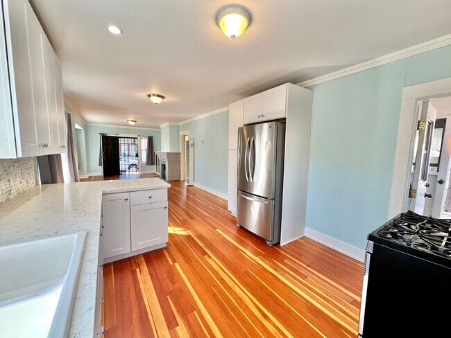 Building Photo - Beautiful Historic House in University Heights