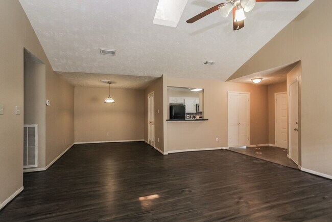 Foto del edificio - 3425 Benfield Dr