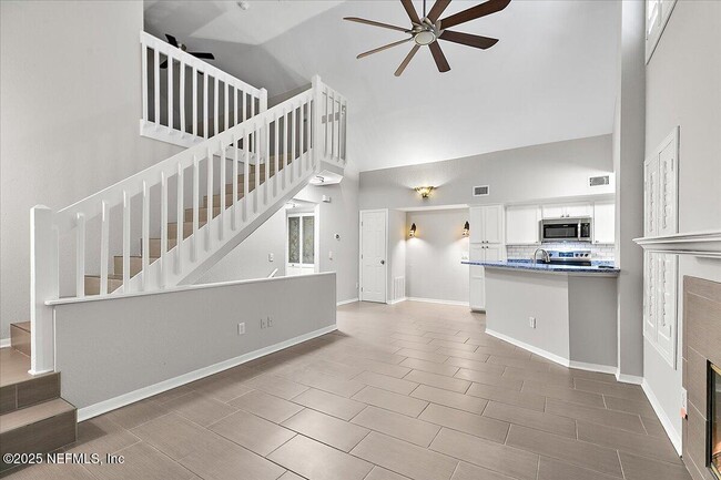 Building Photo - 13703 Richmond Park Dr N