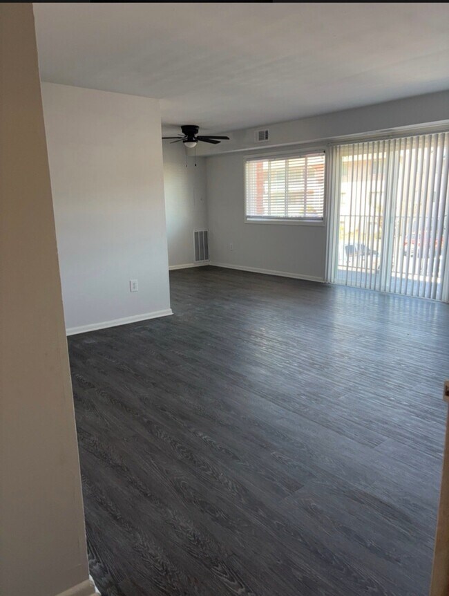 Foto del edificio - 812 Brook Hill Rd
