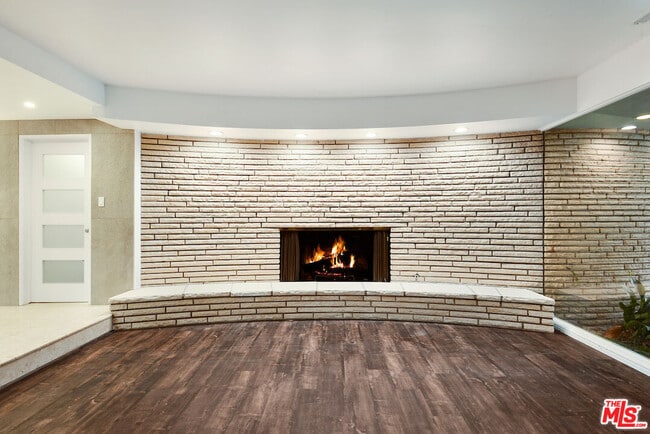 Foto del edificio - 3151 Oakdell Ln