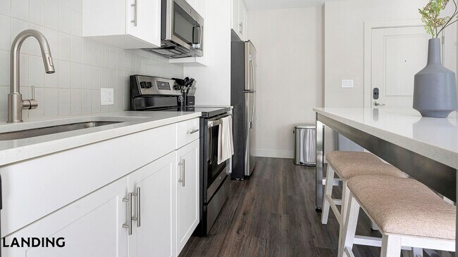 Foto del edificio - 2220 W First St