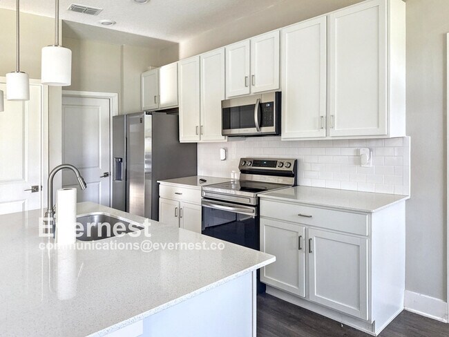 Building Photo - 4336 Las Almanos Ave