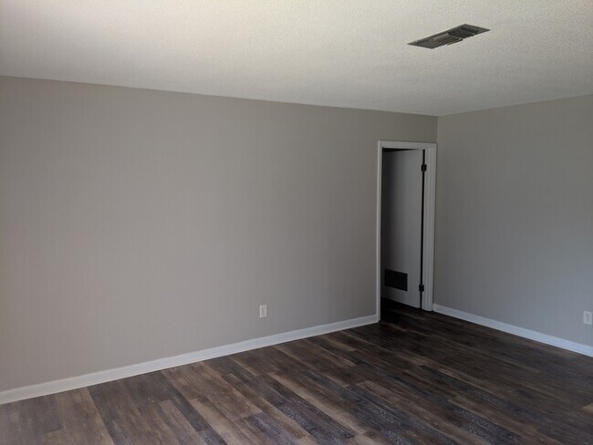 Foto del edificio - 213 S Oak Ave
