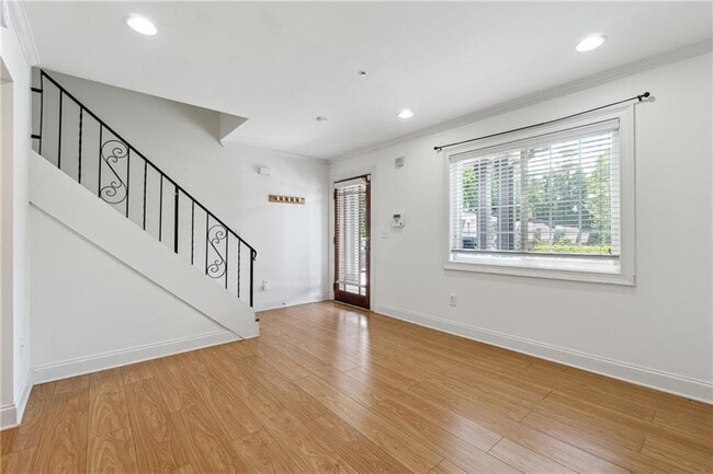 Building Photo - 121 Rondak Cir